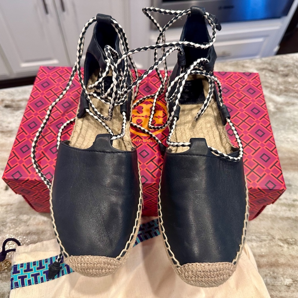 *SOLD* - Tory Burch Positano Lace-Up Flat Espadrilles - Bright Navy - Size… - Picture 6 of 7